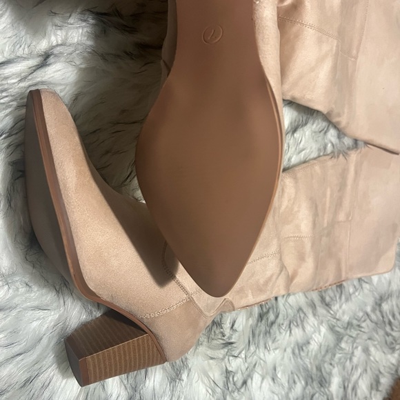 New size 7 - Picture 2 of 3